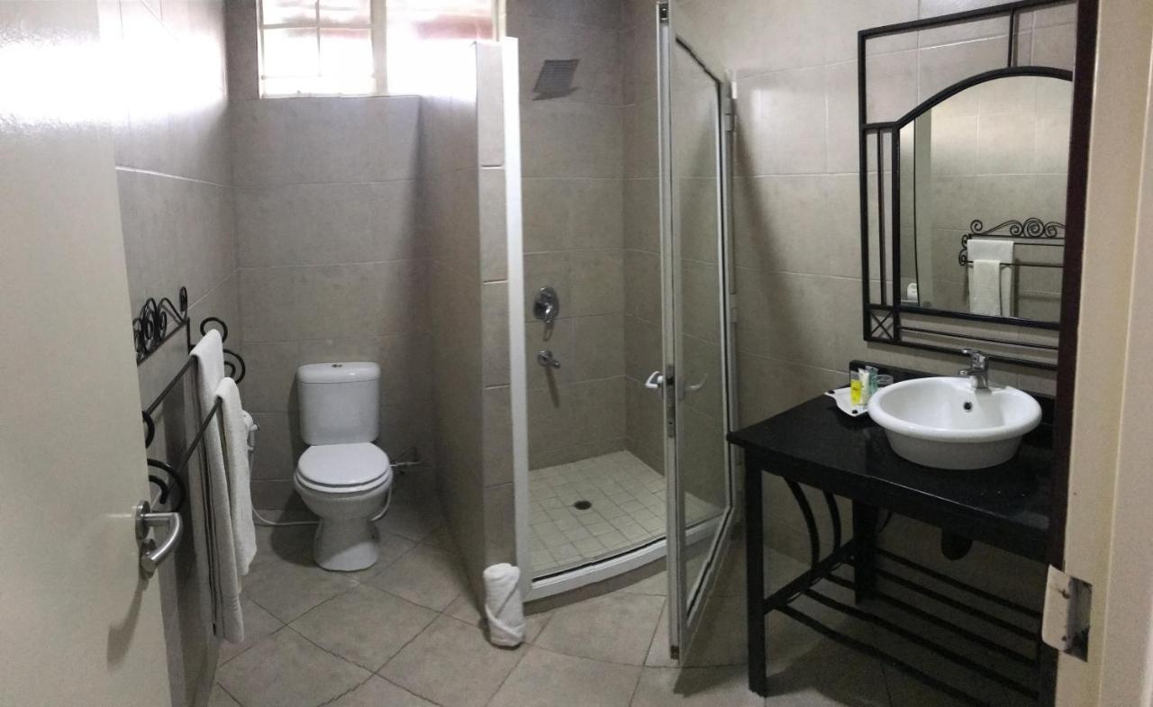 Crescent Lodge Livingstone Extérieur photo